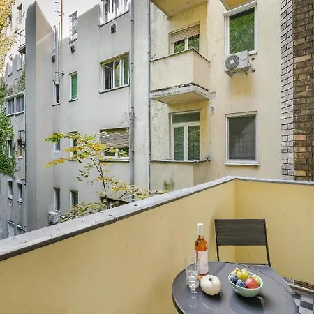 Bpr Maya's Art With Balcony Διαμέρισμα